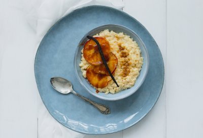 Riz au lait et pommes caramélisées