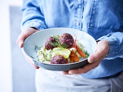 Boulettes végétariennes de betterave rouge aux carottes caramélisées