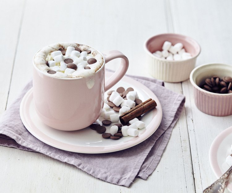 Tasse De Chocolat Chaud Avec Mini Guimauve