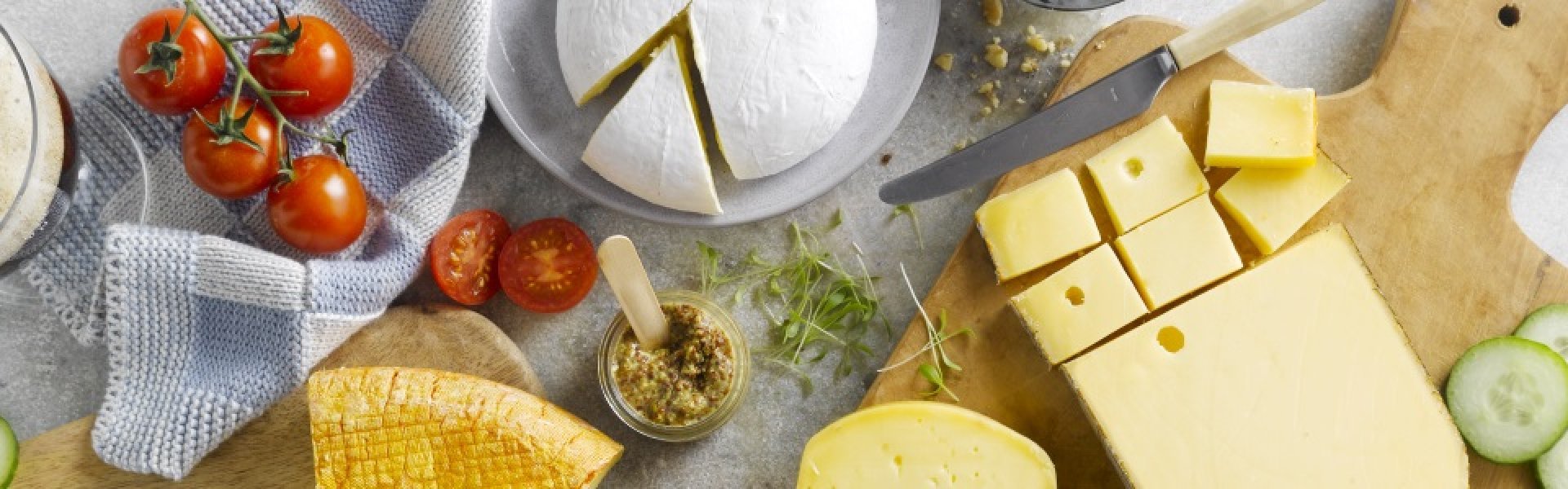 Cave à fromages avec plateau de service en bois