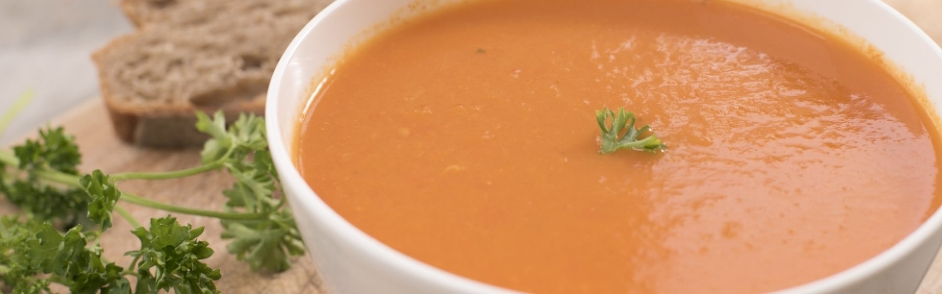 Soupe aux tomates et crème fraîche