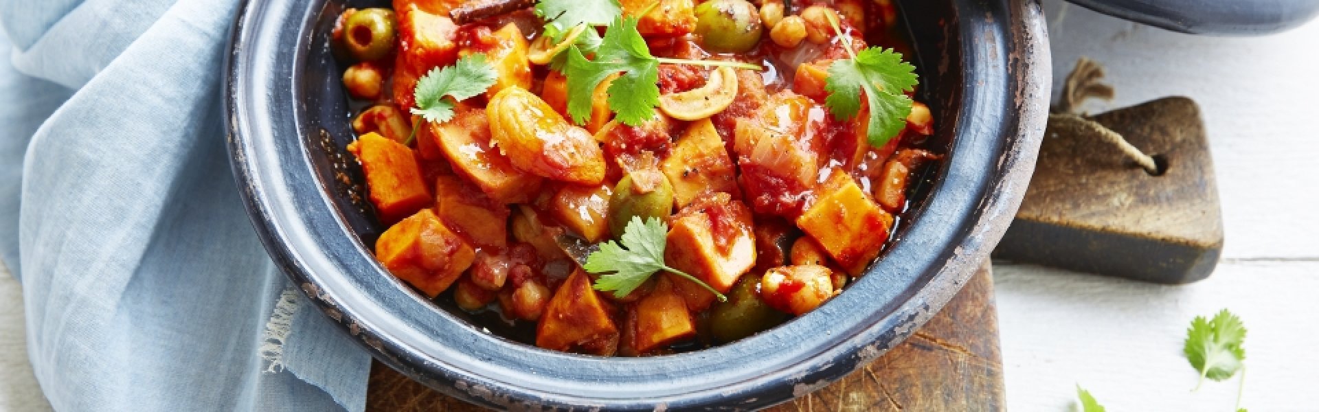 Tajine patate douce, aubergine, tomate