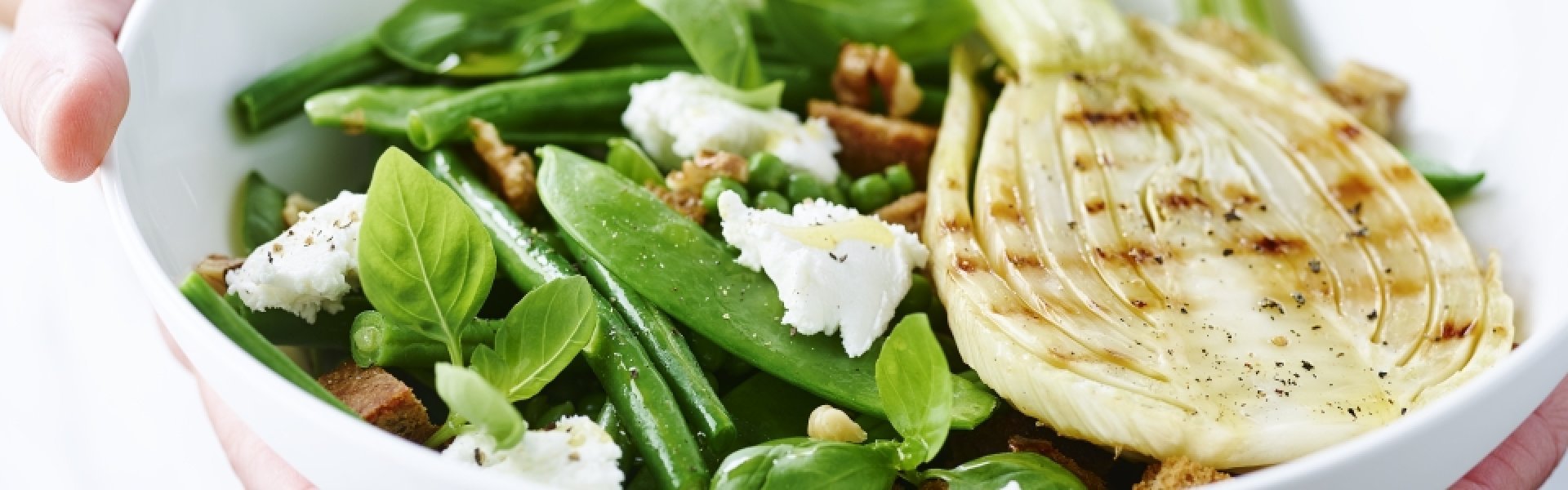 Salade au fenouil grillé, haricots et fromage de chèvre