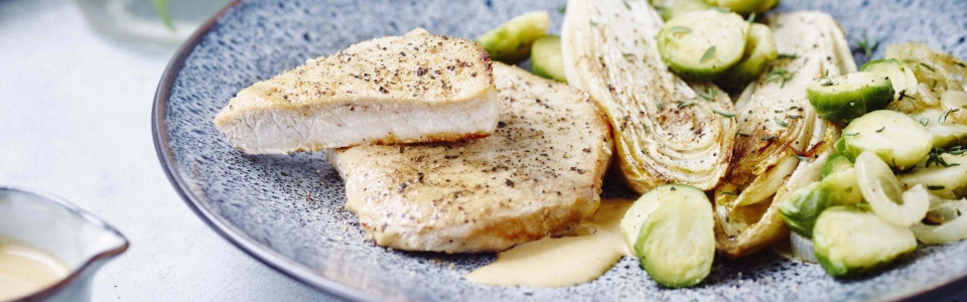 Mignonnette, sauce moutarde, choux de bxl et chicons braisés